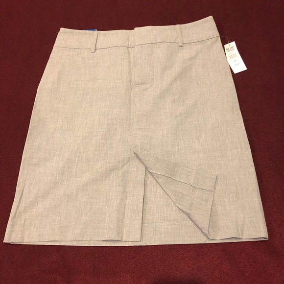 Light grey pencil skirt with front slit (size 12) - Picture 2 of 4